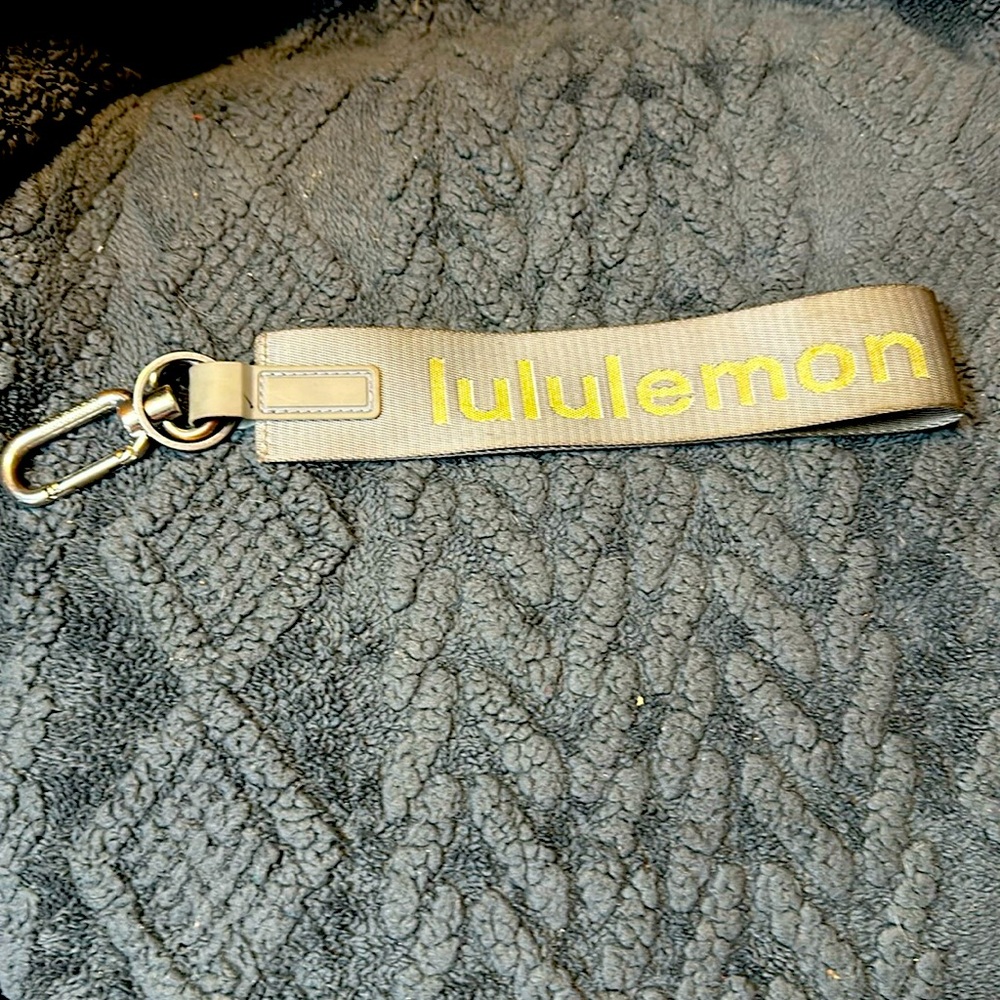 LULEMON KEYCHAIN